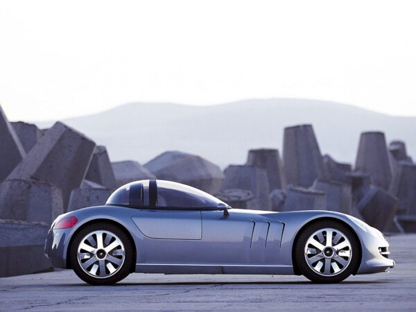 Peugeot 607 Féline concept profil - salon de Genève 2000 - photo Peugeot