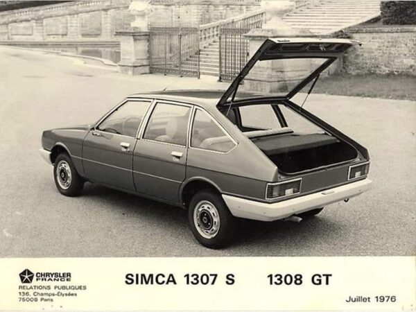 Chrysler-Simca 1307-1308 vue AR avec hayon ouvert 1975-1979 - photo Chrysler France