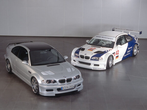 BMW M3 GTR V8 : version route et version course - photo BMW