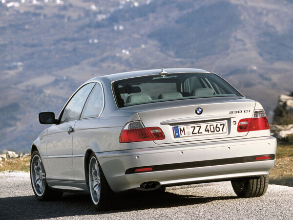 BMW Série 3 E46 coupé 2003-2006 vue AR, ici en version 330Ci - photo BMW