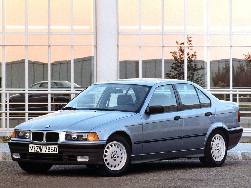 BMW Série 3 E36 320i 1990-1993 vue AV - photo BMW