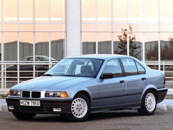 BMW Série 3 E36 320i 1990-1993 vue AV - photo BMW