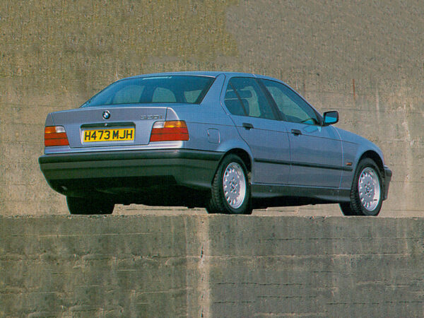 BMW Série 3 E36 320i 1990-1993 vue AR - photo BMW