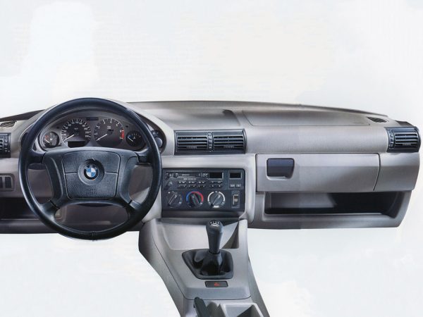 BMW Série 3 E36 Compact 1994-1996 planche de bord - photo BMW