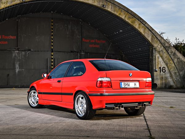 BMW Série 3 E36 Compact avec moteur M3 3,2 L 1996 vue AR - photo BMW