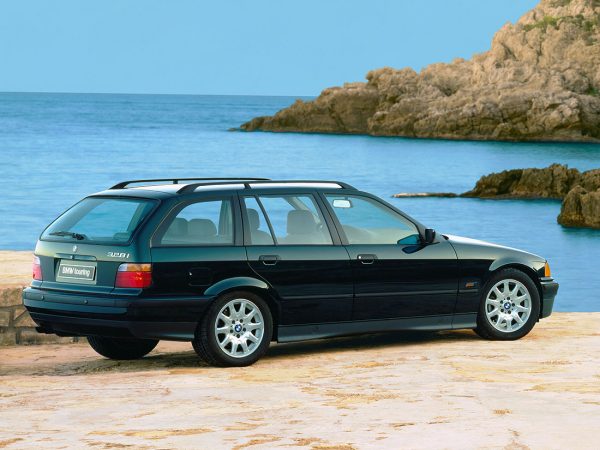 BMW Série 3 Touring 1995-1999 vue AR - photo BMW