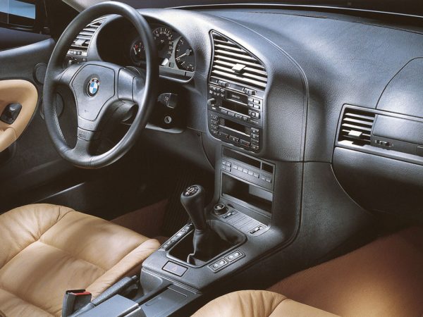 BMW Série 3 Touring 1995-1999 planche de bord - photo BMW