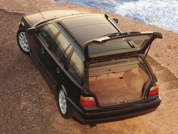 BMW Série 3 Touring 1995-1999 coffre - photo BMW