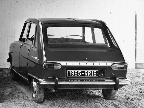 Renault 16 1965-1967 vue AR - photo Renault