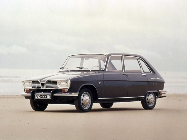 Renault 16 présérie 1965 vue AV - photo Renault