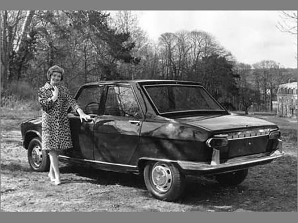 Renault 16 trois volumes Charbonneaux 1966 - photo : auteur inconnu DR