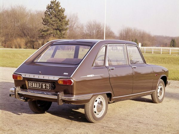 Renault 16 TS 1968 vue AR - photo Renault