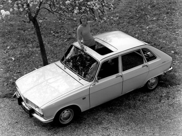 Renault 16 toit ouvrant 1970-1971 vue AV - photo Renault