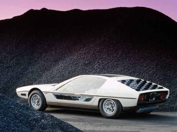 Lamborghini Marzal par Bertone - salon de Genève 1967 - vue AR - photo Bertone