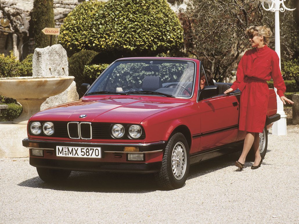 BMW Série 3 E30 325i cabriolet 1986-1990 vue AV - photo BMW