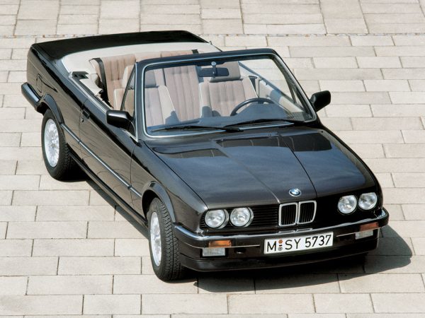 BMW Série 3 E30 325i cabriolet 1986-1990 vue AV - photo BMW