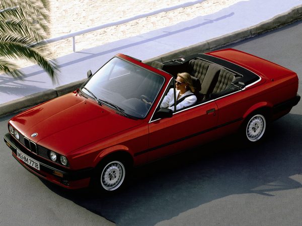 BMW Série 3 E30 325i cabriolet 1990-1993 vue AV - photo BMW