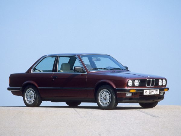 BMW Série 3 E30 320i 2 portes 1982-1987 vue AV - photo BMW