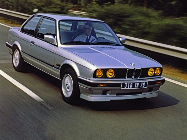 BMW Série 3 E30 318is 2 portes 1989-1990 vue AV - photo BMW France