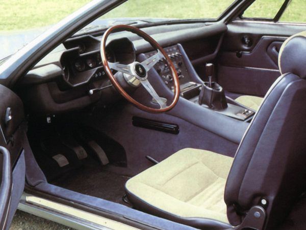 Lamborghini Espada 1968-1969 planche de bord - photo Lamborghini