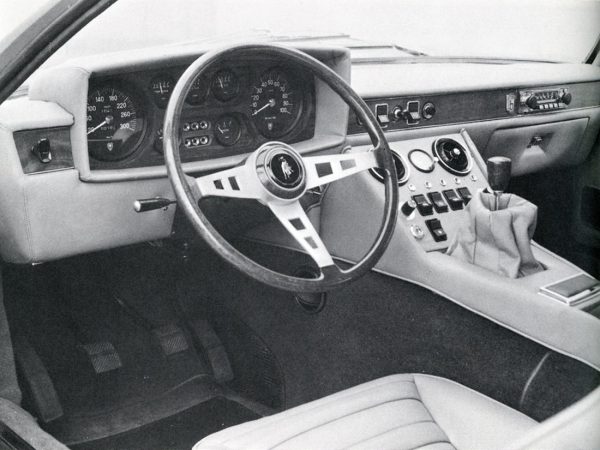 Lamborghini Espada Série 2 1970-1972 planche de bord - photo Lamborghini