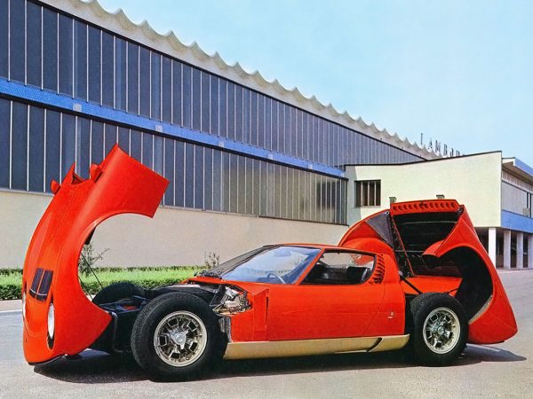 Lamborghini Miura P400 avec capots ouverts 1966-1968 - photo Lamborghini