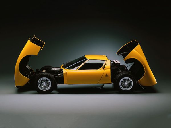 Lamborghini Miura SV 1971-1972 profil avec capots ouverts - photo Lamborghini