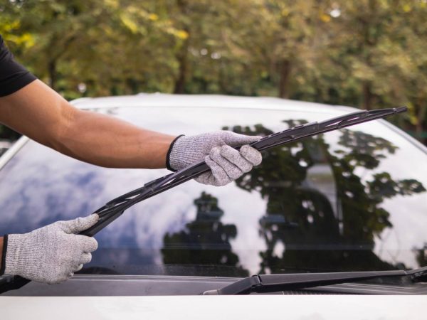 balais-d-essuie-glace-uses-les-signes-d-alerte-a-ne-pas-ignorer