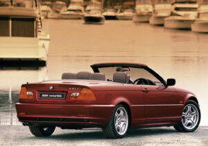 BMW Série 3 E46 cabriolet 2000 vue AR, ici en version 330Ci à conduite à droite - photo BMW Australia